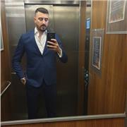 Laureato in Giurisprudenza Magistrale nonchè in Scienze e Gestione delle Attività Marittime, offre lezioni di diritto